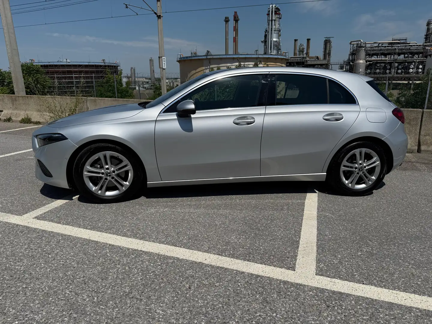 Mercedes-Benz A 180 A 180 d Aut. Silber - 2