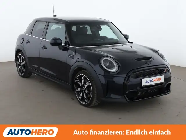 Mini Hatch view 8