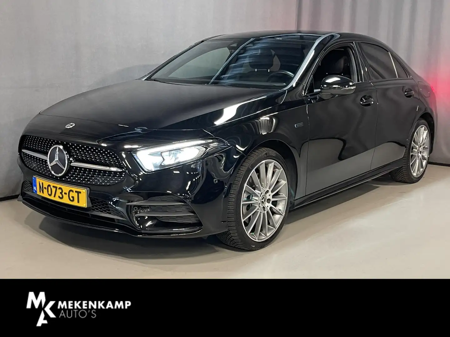 Mercedes-Benz A 250 e Premium 19"/Dodehoek/Camera/Sfeerverlichting/Sto Zwart - 1