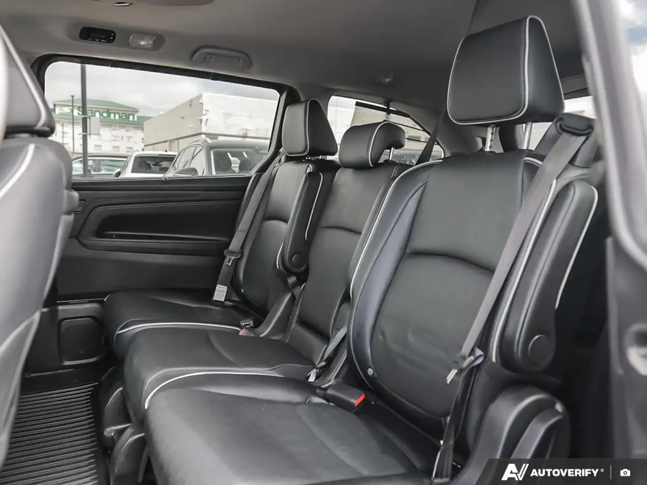 Honda Odyssey снимка Honda Odyssey