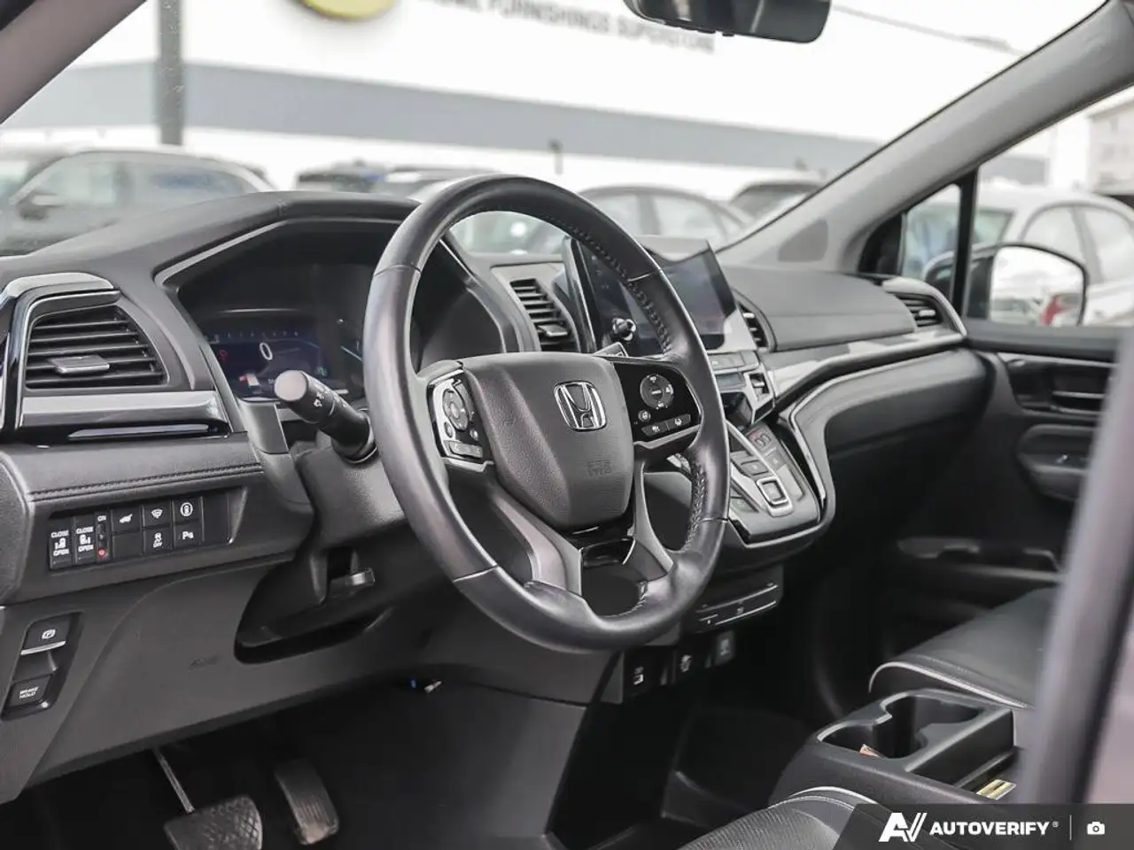 Honda Odyssey снимка Honda Odyssey