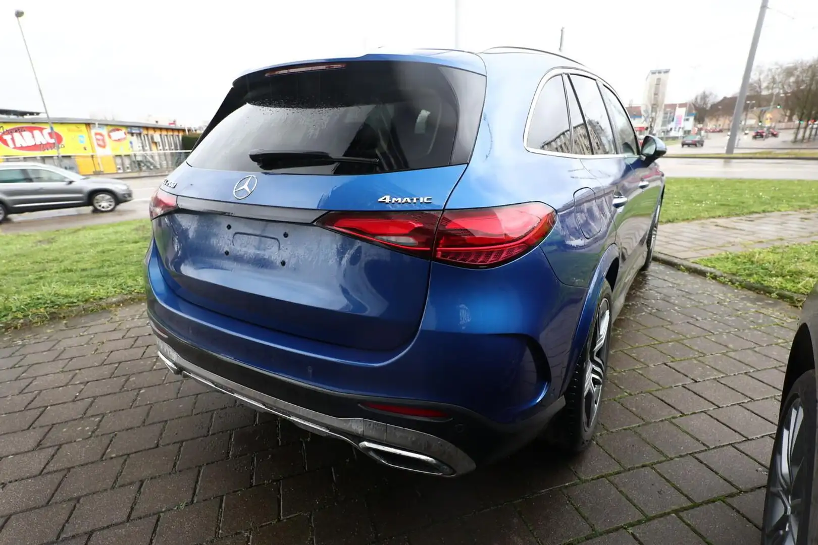 Mercedes-Benz GLC 200 AMG Line 4M Premium Pano DigiL 360° SHZ 167 kW ... Blau - 2