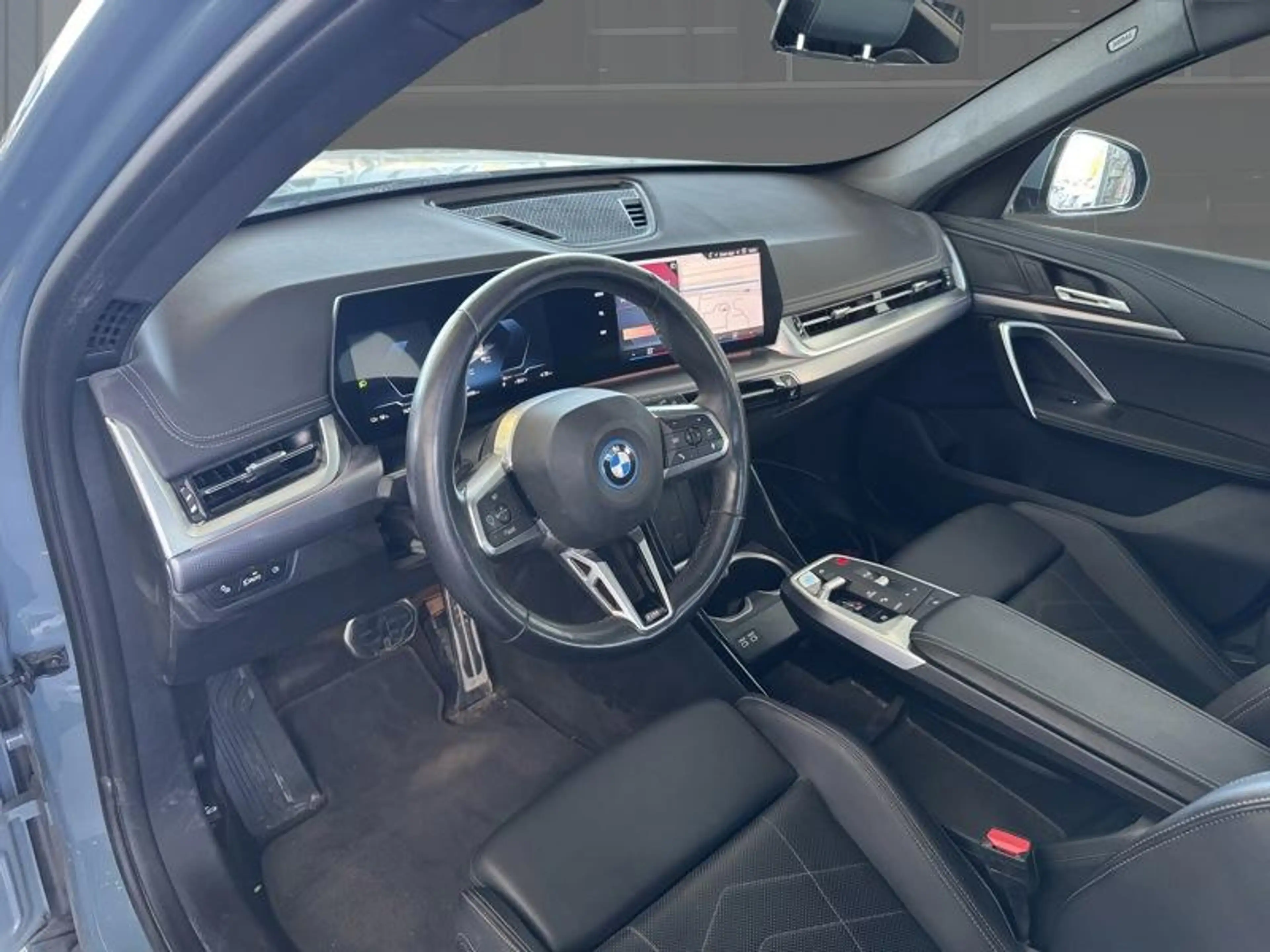 BMW iX1 (U11E)(2022-) 20 eDrive M Sport — photo 11