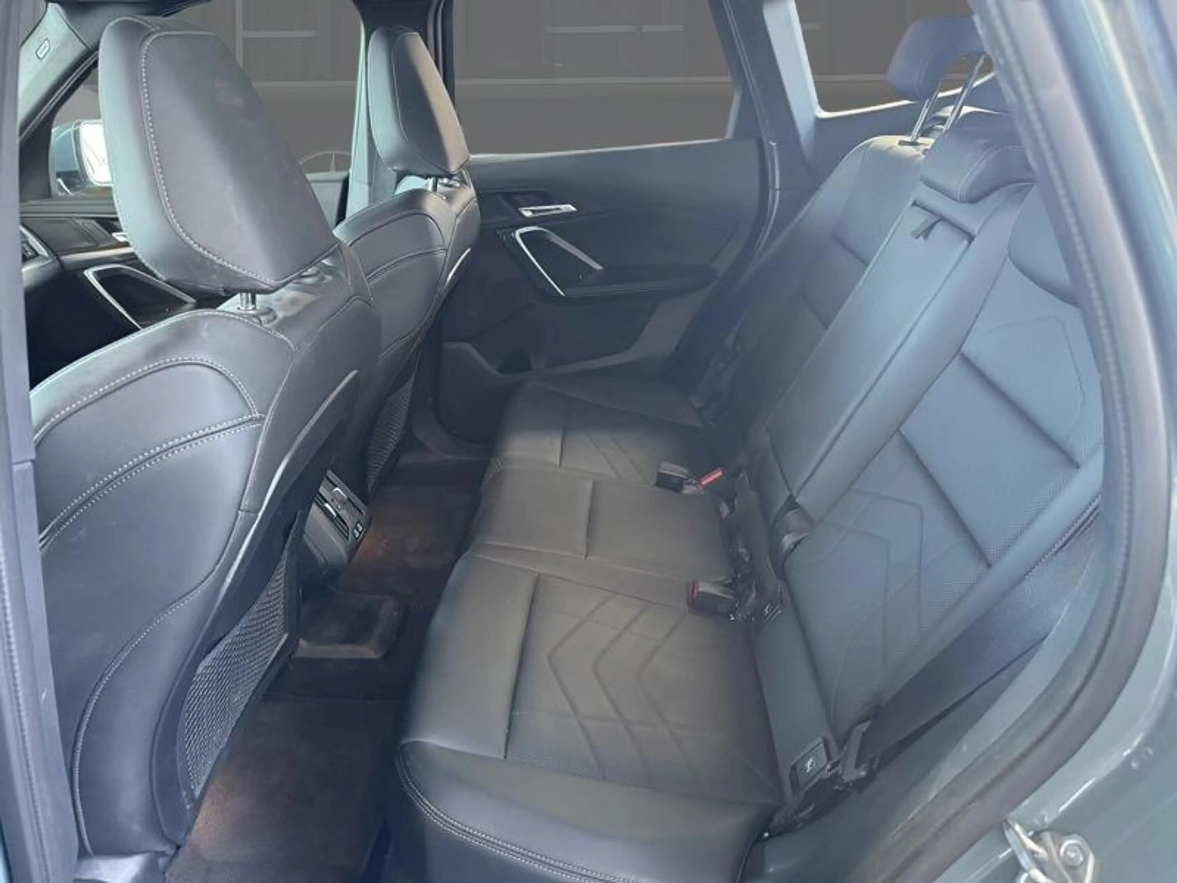 BMW iX1 (U11E)(2022-) 20 eDrive M Sport — photo 12
