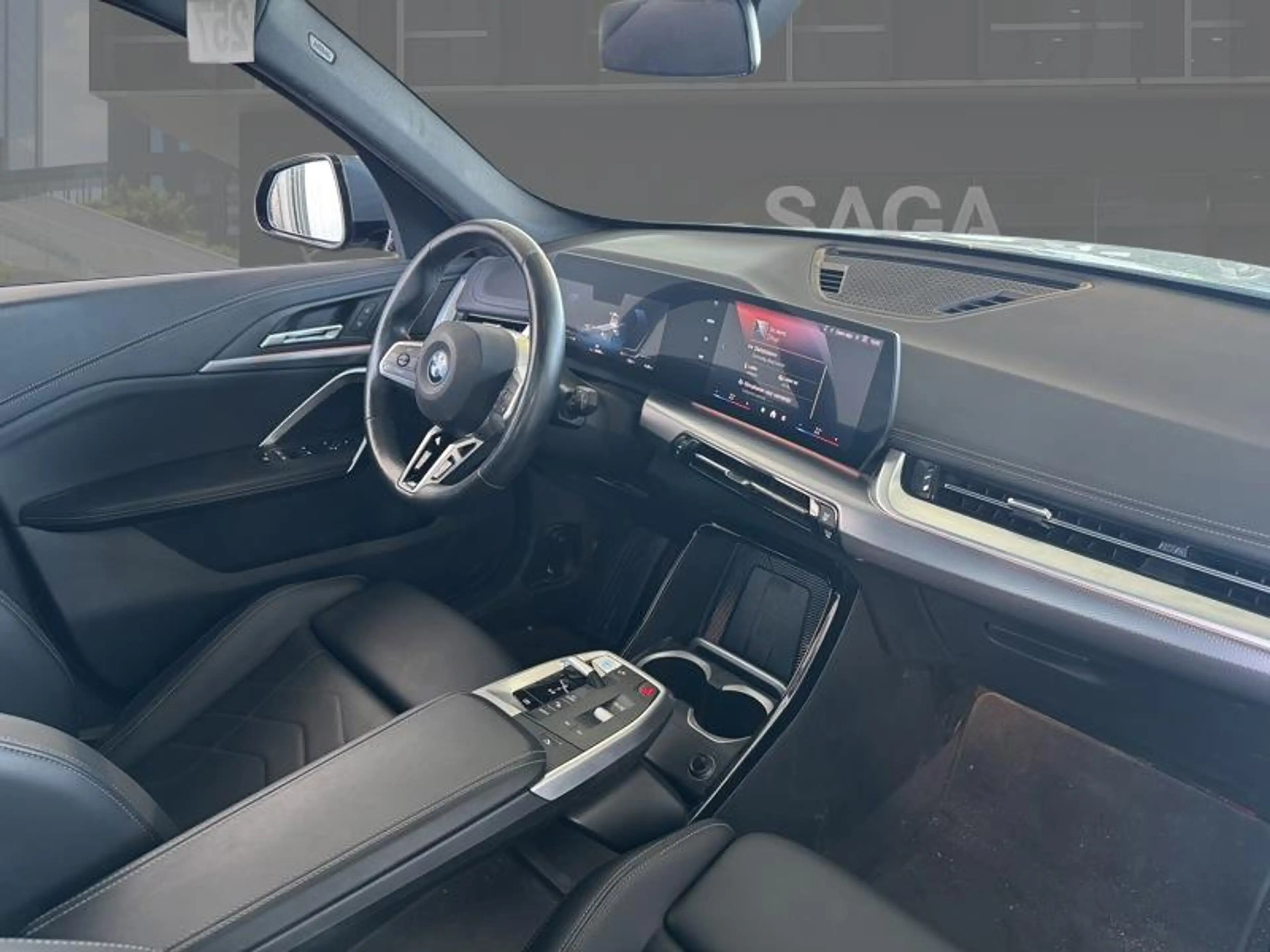 BMW iX1 (U11E)(2022-) 20 eDrive M Sport — photo 13