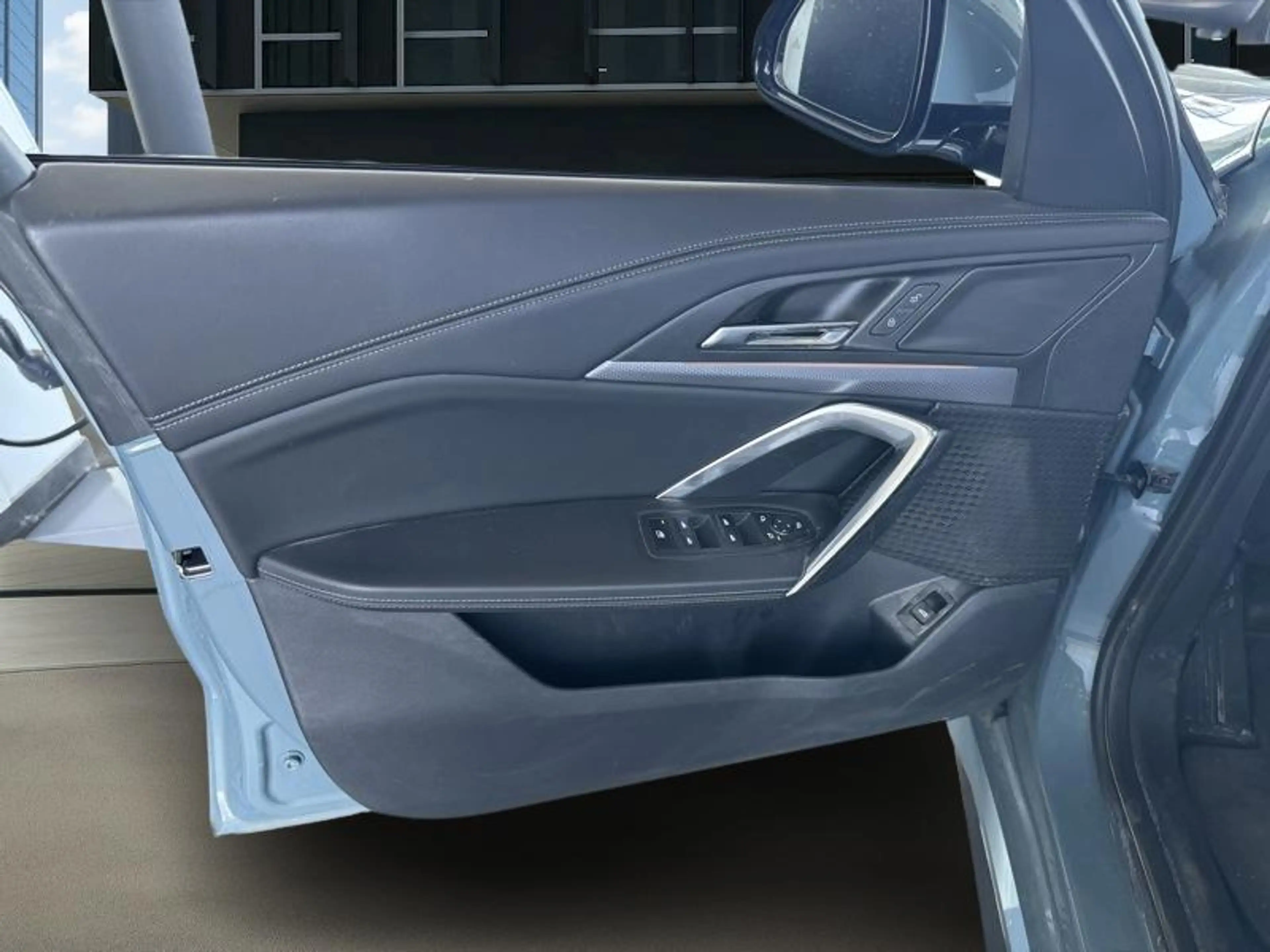 BMW iX1 (U11E)(2022-) 20 eDrive M Sport — photo 10