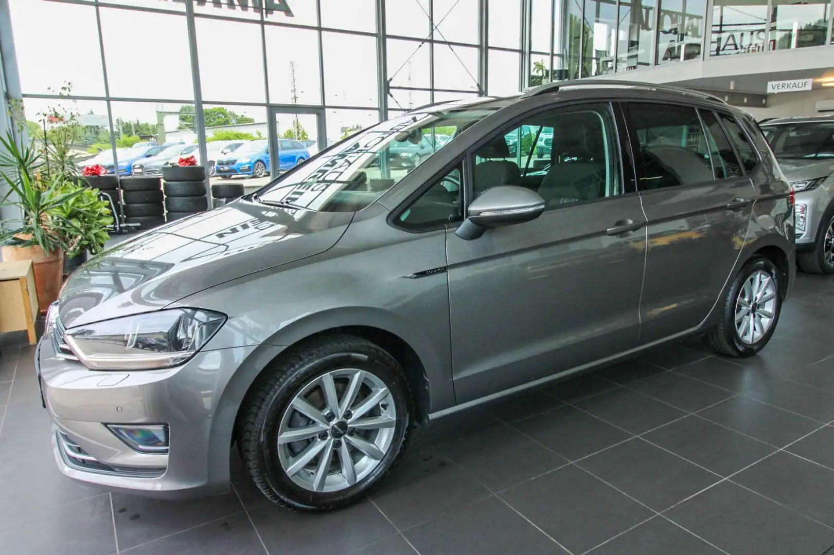 Volkswagen Golf Sportsvan 1.4 TSI Club&Lounge/Navi/AHK Gris - 1