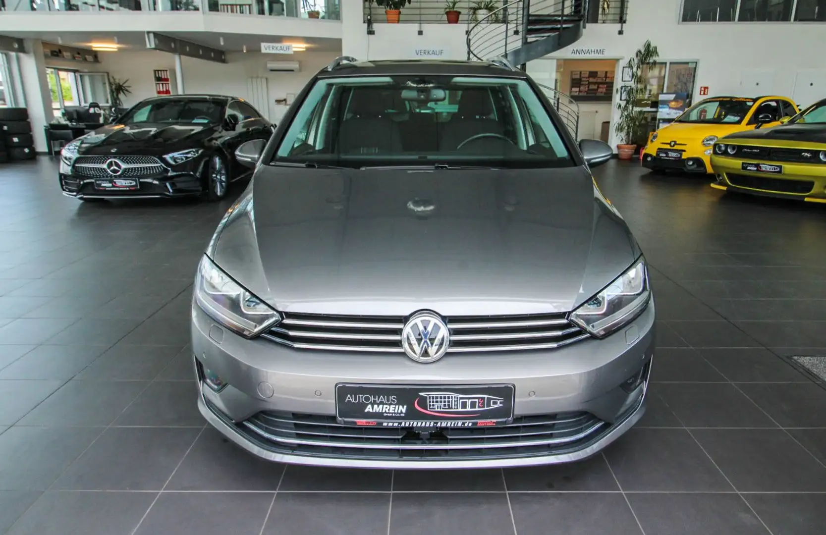 Volkswagen Golf Sportsvan 1.4 TSI Club&Lounge/Navi/AHK Gris - 2