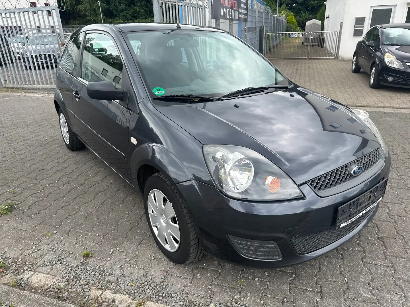 Ford Fiesta Style Grau - 1