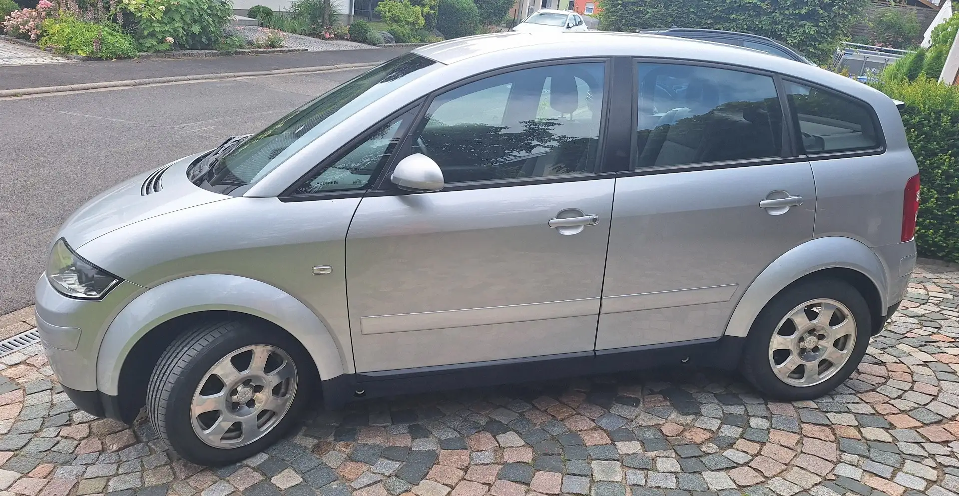 Audi A2 1.4 Gümüş rengi - 1