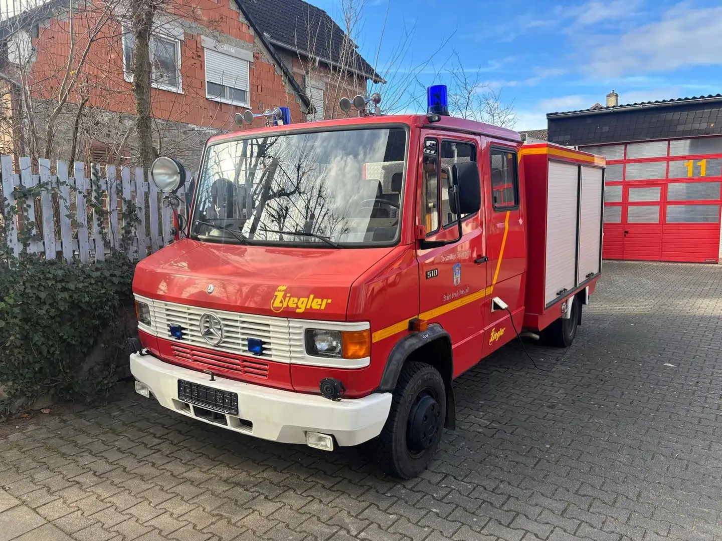Mercedes-Benz 510 Feuerwehr Löschwagen Ziegler Roşu - 1