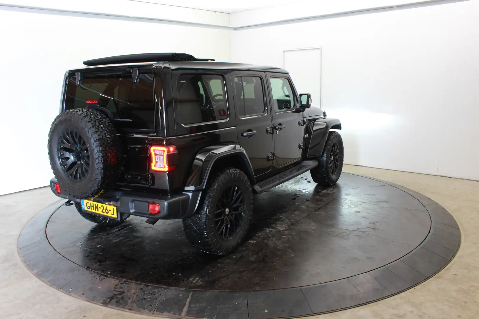 Jeep Wrangler Unlimited 4xe 380 80th Anv. Overland Black on Blac Zwart - 2