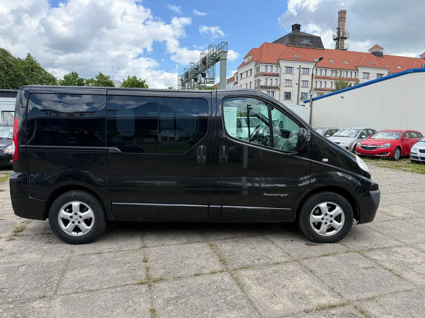 Renault Trafic 2.5 dCi FAP 150 L2H1 Komfort Negro - 1