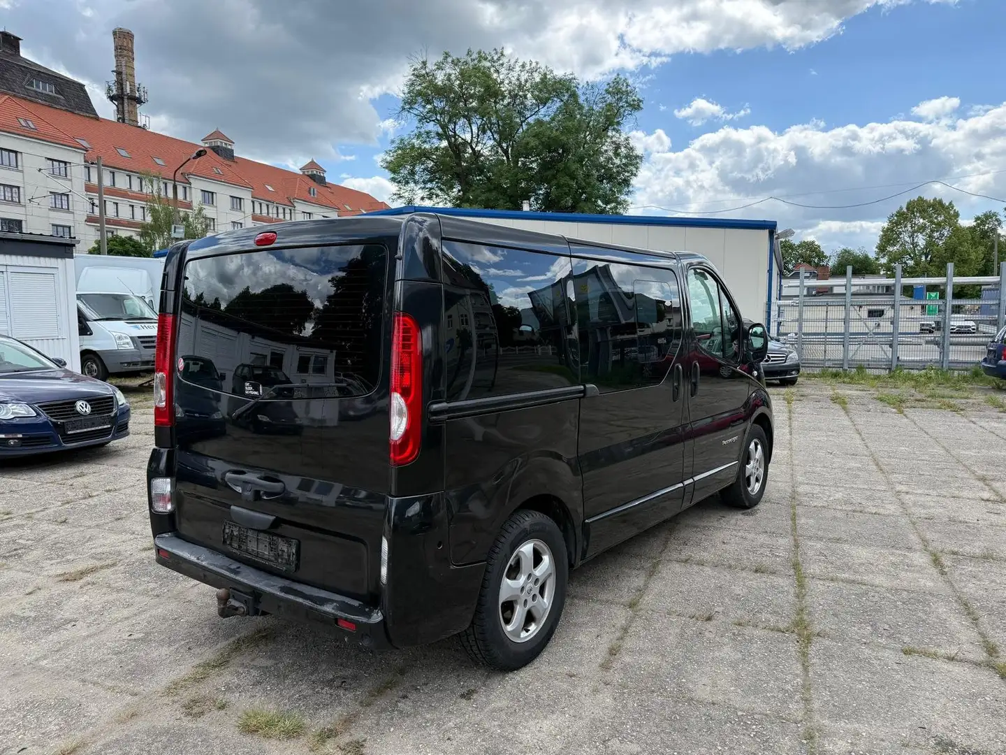 Renault Trafic 2.5 dCi FAP 150 L2H1 Komfort Negro - 2