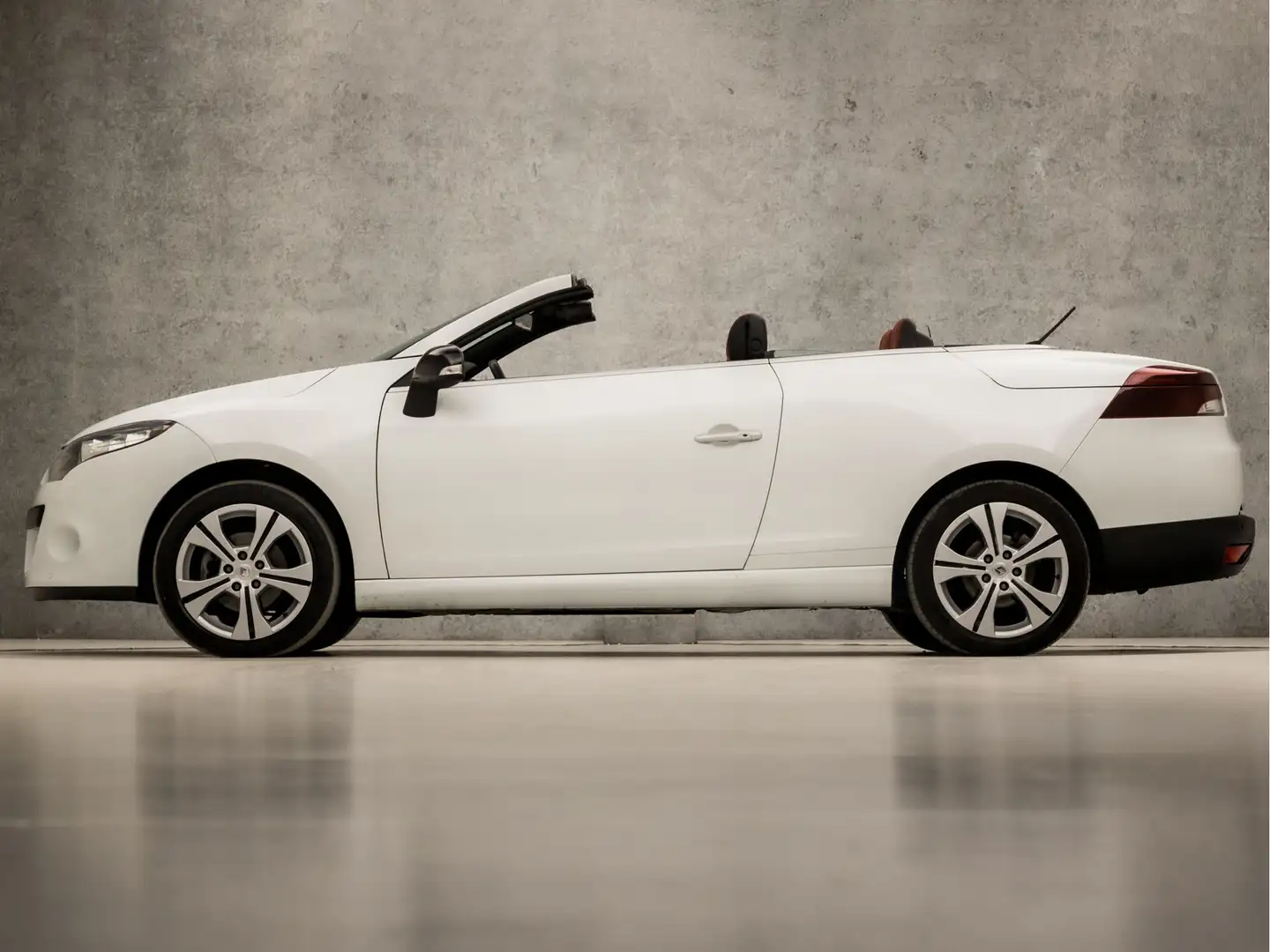 Renault Megane Coupé-Cabriolet 1.4 TCE Sport (PANORAMADAK, NAP, N Wit - 2