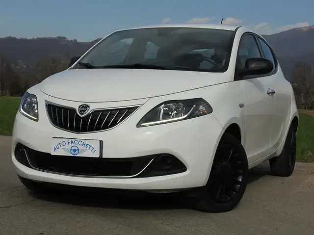 Lancia Ypsilon 1.0 MILD- HYBRID