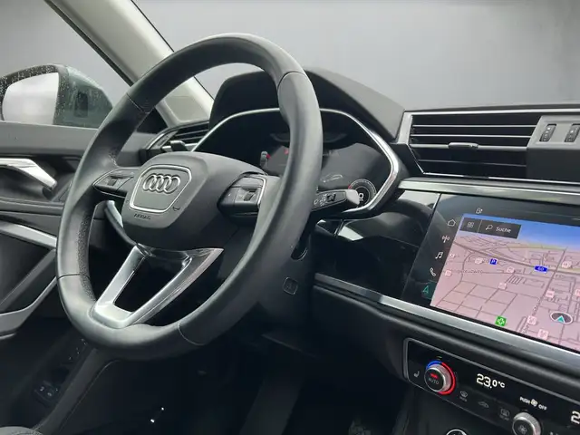 Audi Q3 view 7