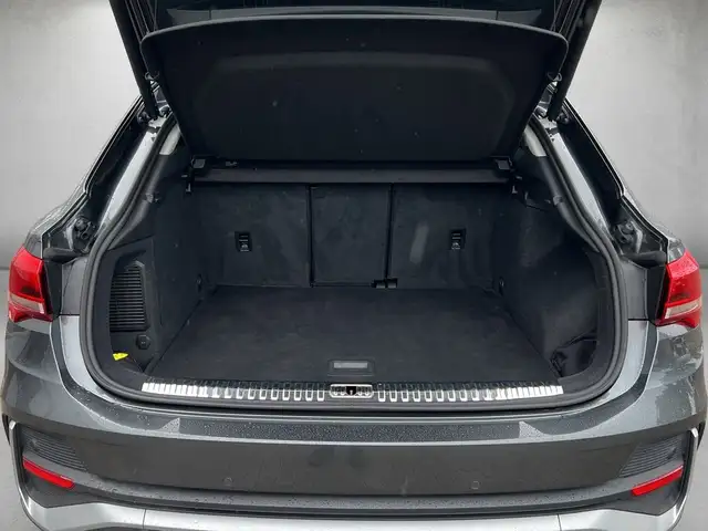 Audi Q3 view 5