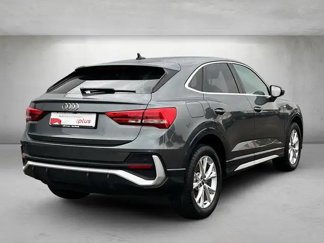 Audi Q3 view 3