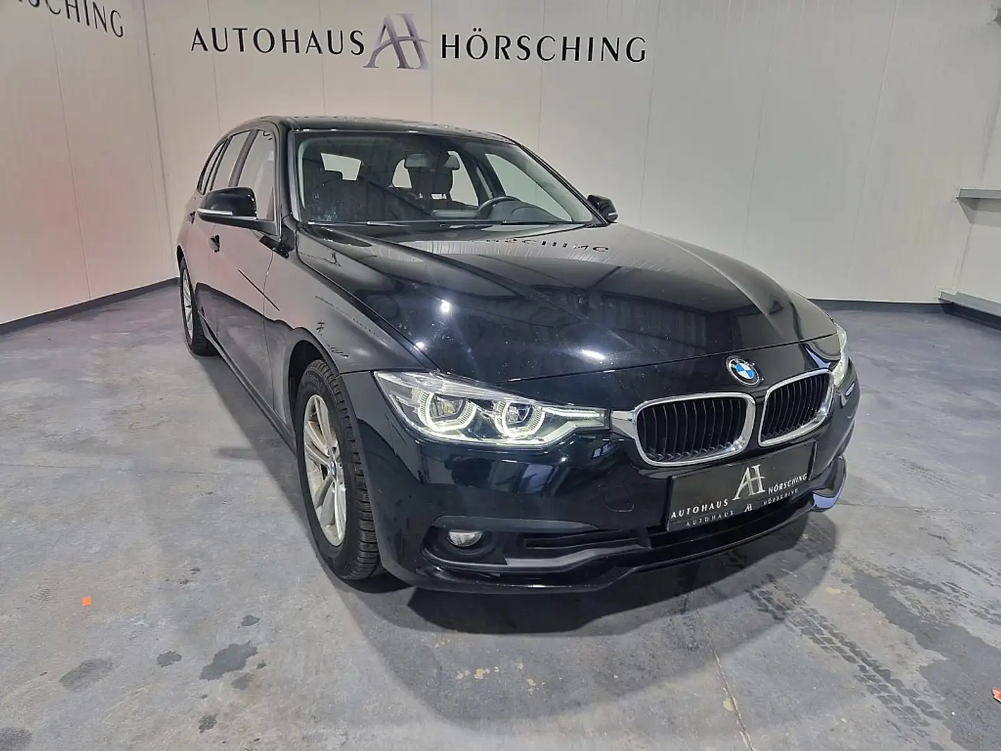 BMW 318 d Touring Advantage Aut. Negro - 1