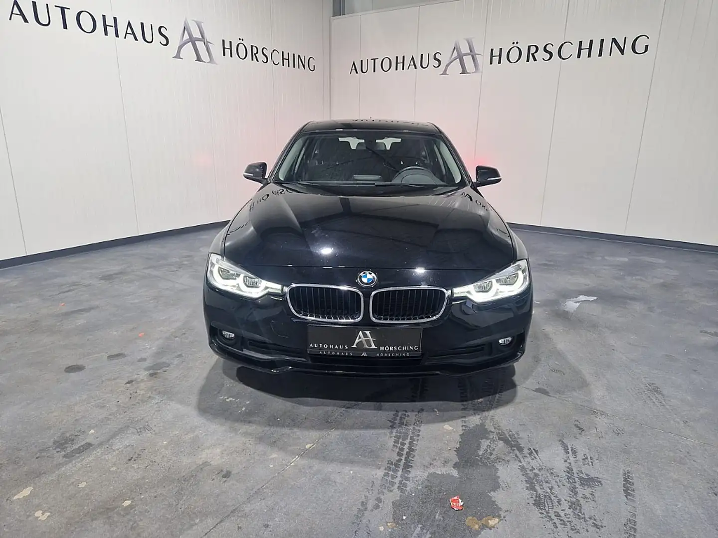 BMW 318 d Touring Advantage Aut. Negro - 2