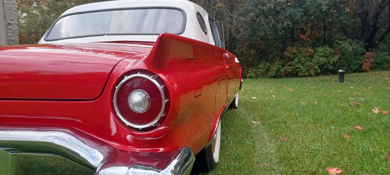 Ford Thunderbird photo Ford Thunderbird