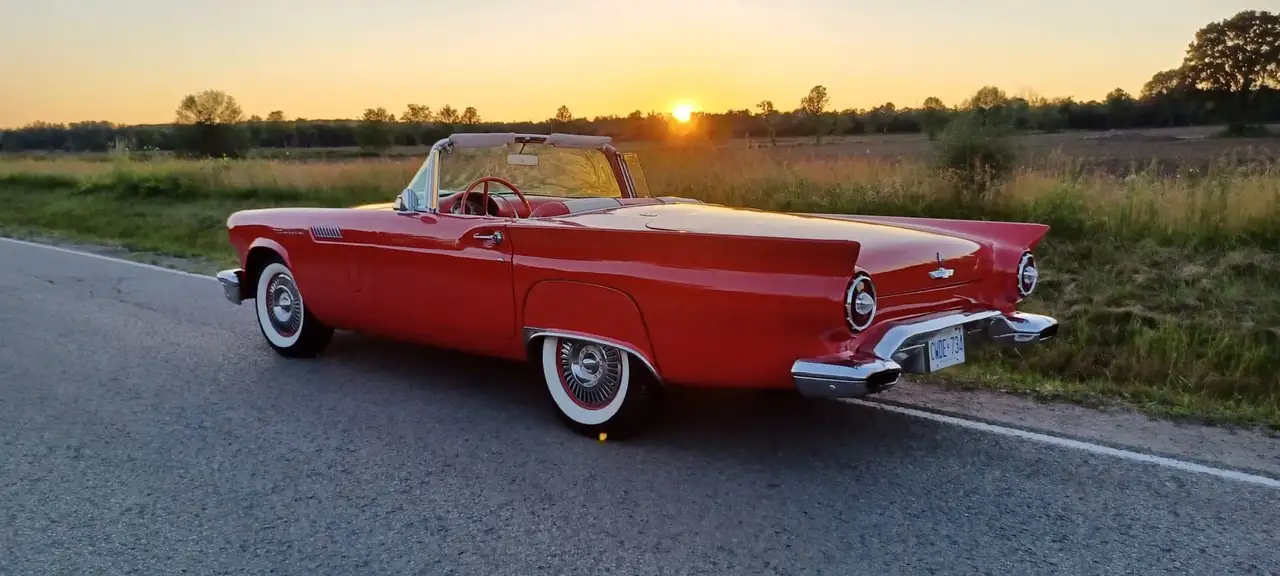 Ford Thunderbird photo Ford Thunderbird