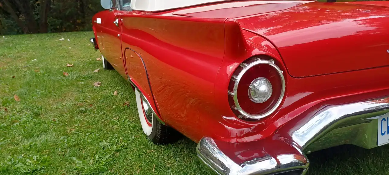 Ford Thunderbird photo Ford Thunderbird