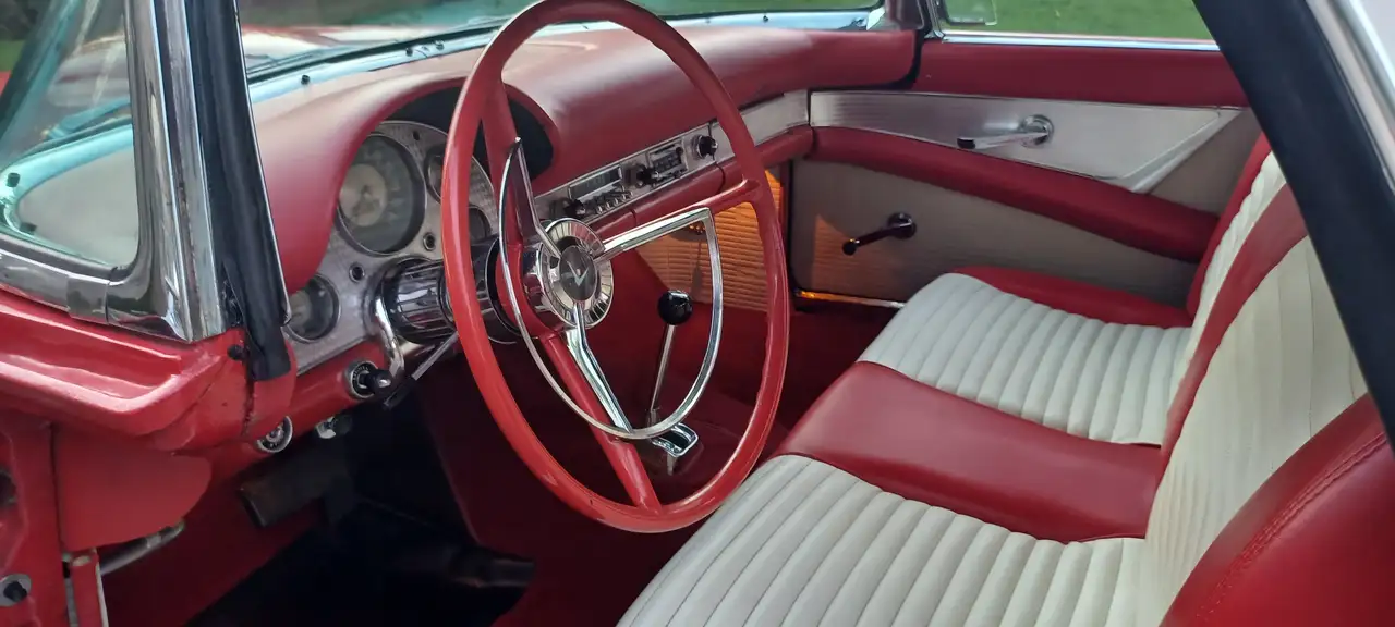Ford Thunderbird photo Ford Thunderbird