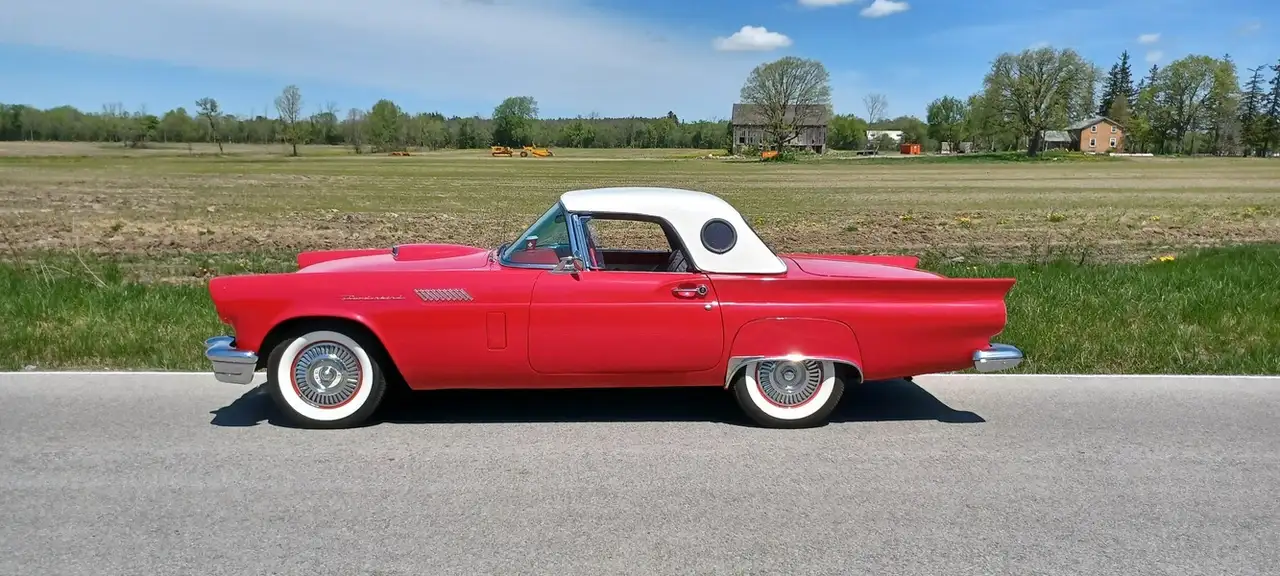 Ford Thunderbird photo Ford Thunderbird