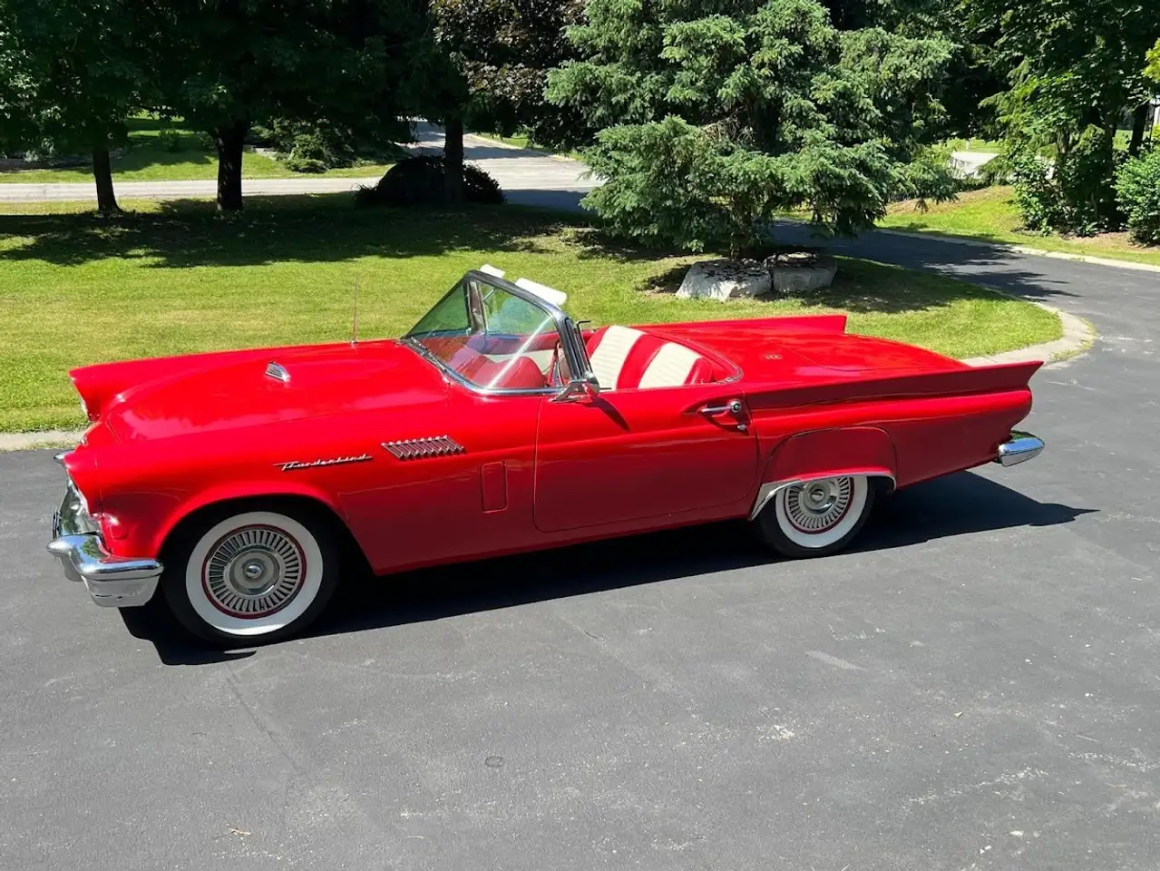 Ford Thunderbird photo Ford Thunderbird