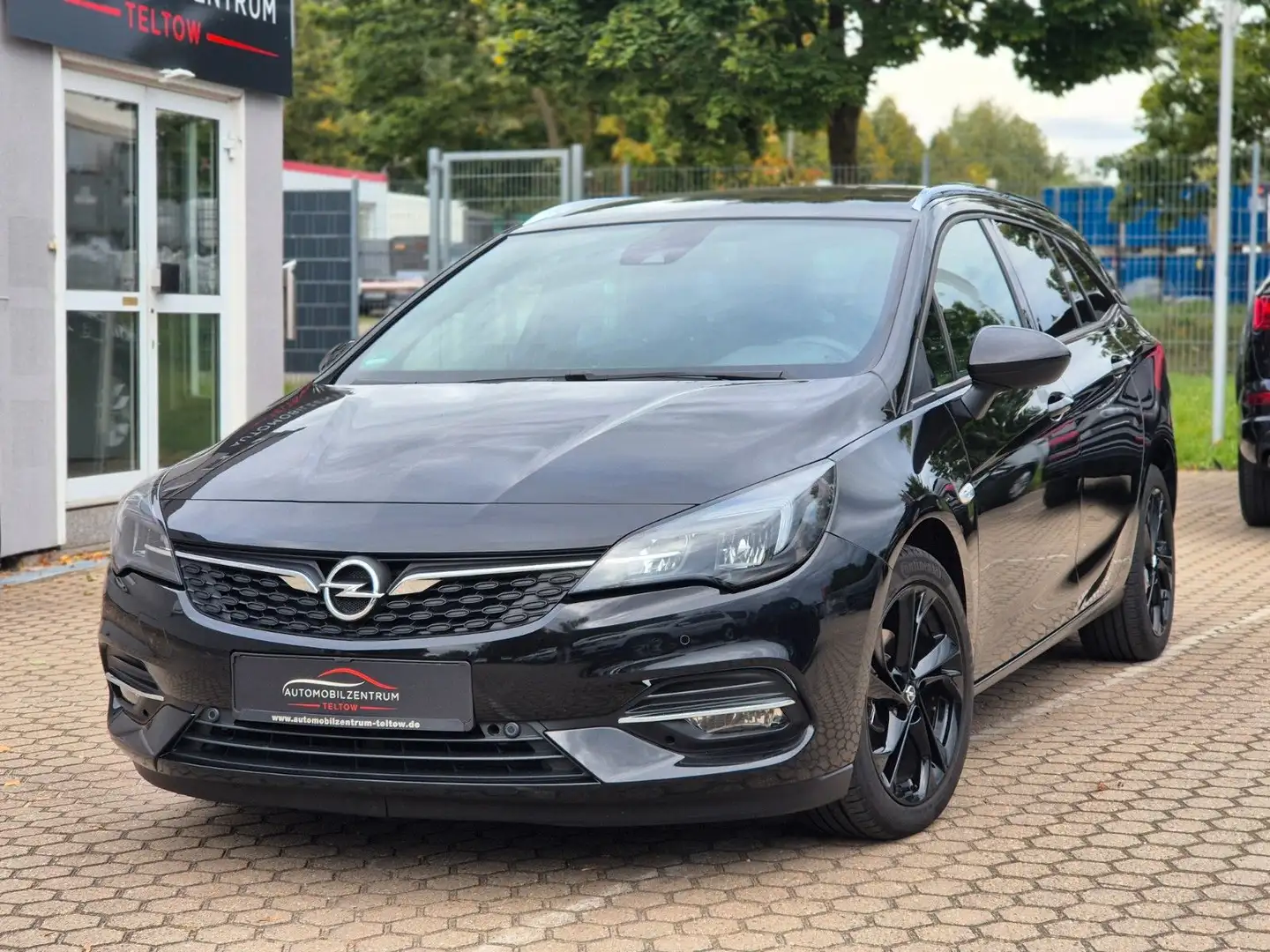 Opel Astra K 1.4 Turbo Sports Tourer Aut. GS Line Schwarz - 1