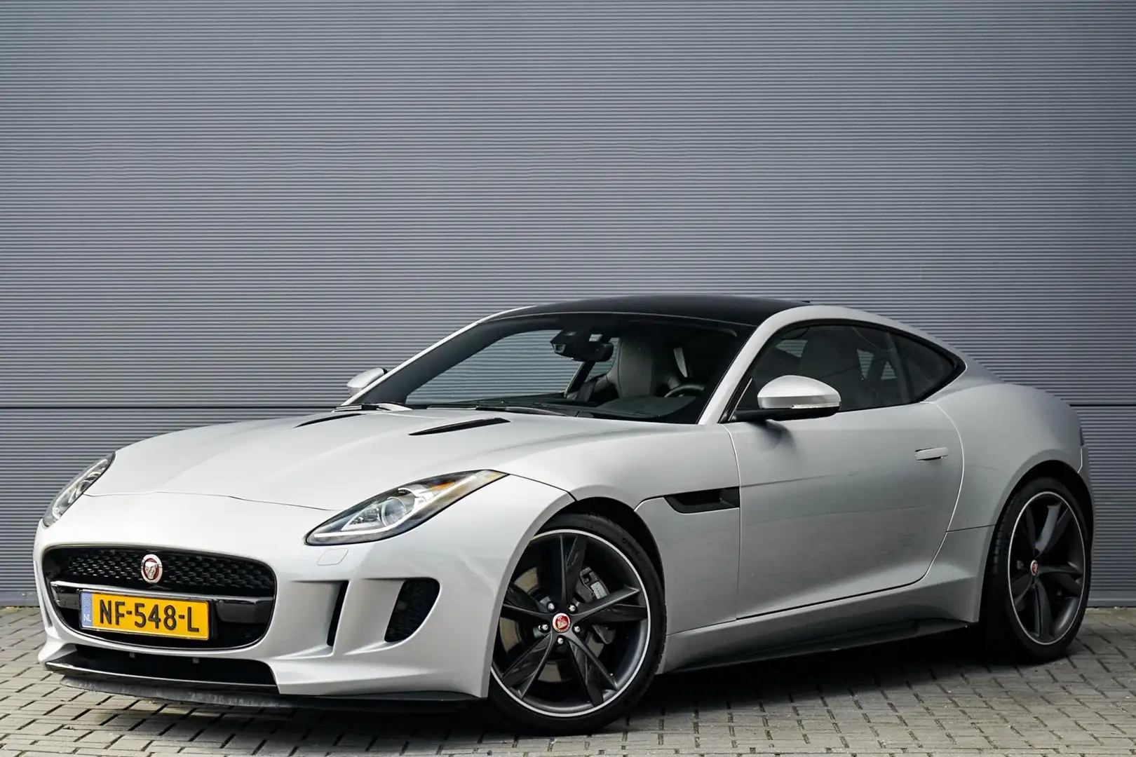 Jaguar F-Type F-Type 3.0 V6 Coupé siva - 2