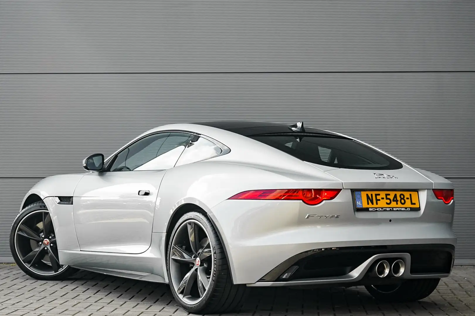 Jaguar F-Type F-Type 3.0 V6 Coupé siva - 1