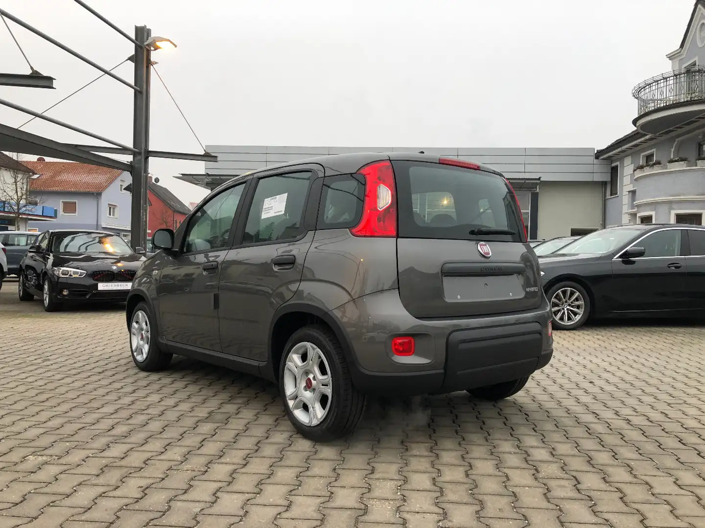 Fiat New Panda 1.0 Hybrid *5 Sitzer Klima Komfort* Grijs - 2