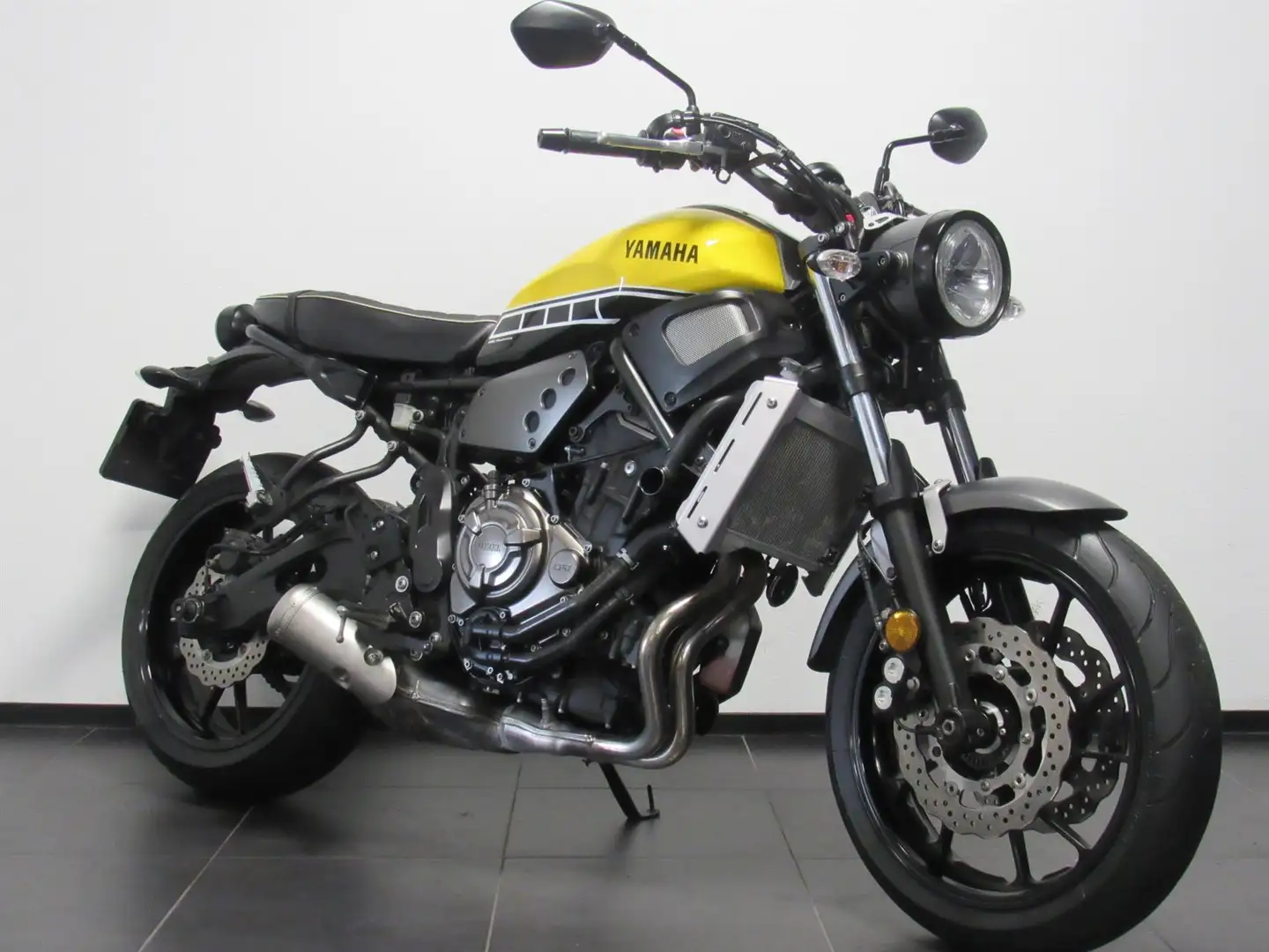 Yamaha XSR 700 ABS Amarillo - 2