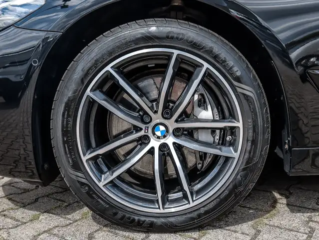 BMW 5 Series view 4