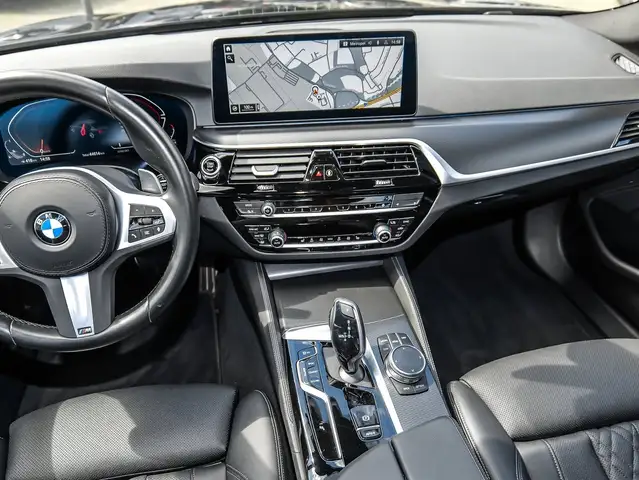 BMW 5 Series view 16