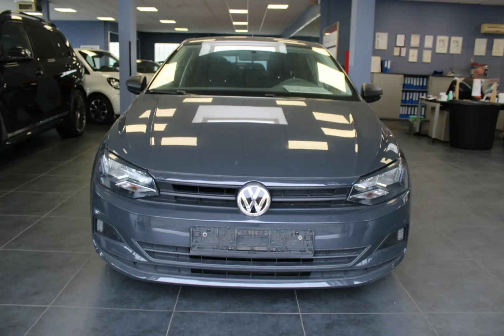 Volkswagen Polo 1.0 Trendline Grau - 2