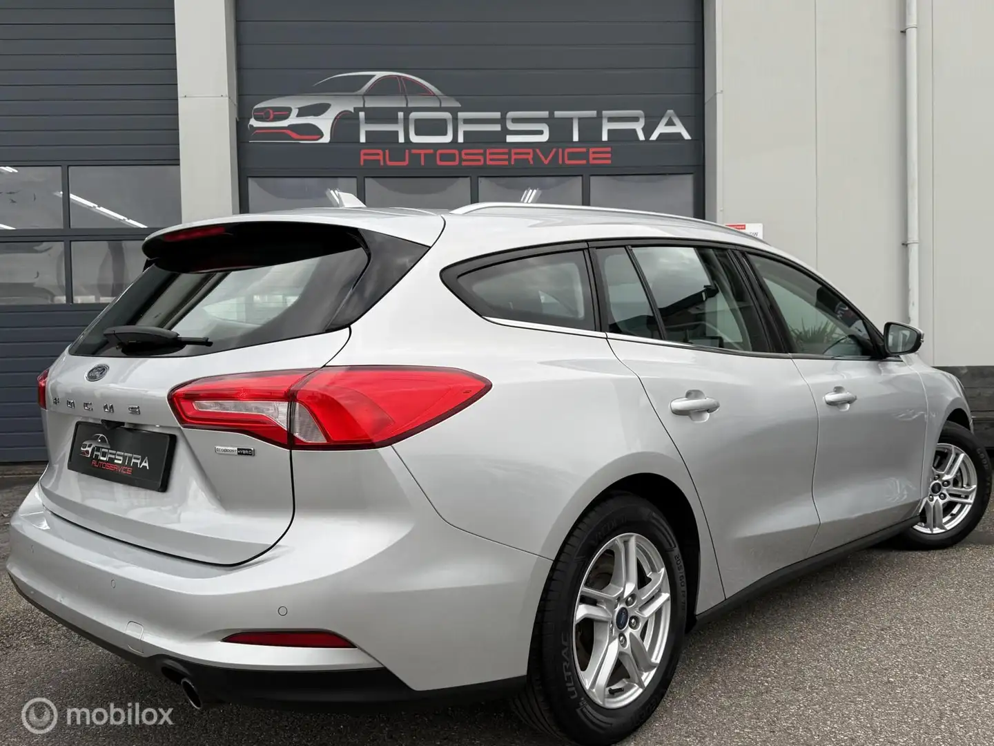 Ford Focus Wagon 1.0 EcoBoost Hybrid Trend Camera Full-Led Grau - 2