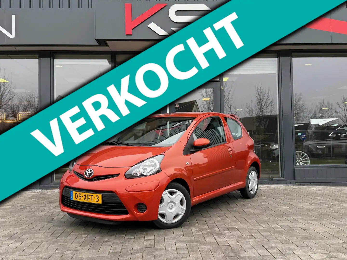 Toyota Aygo 1.0 VVT-i Comfort Orange Airco 1e eig Nap Oranje - 1