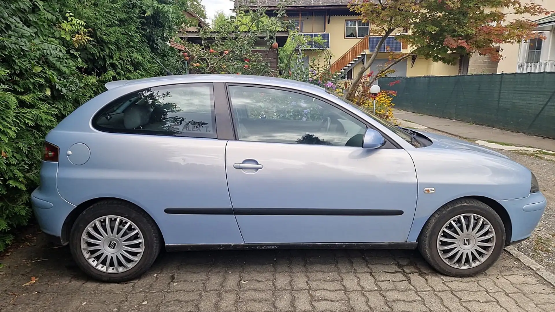 SEAT Ibiza Signo 1,4 16V Blau - 2