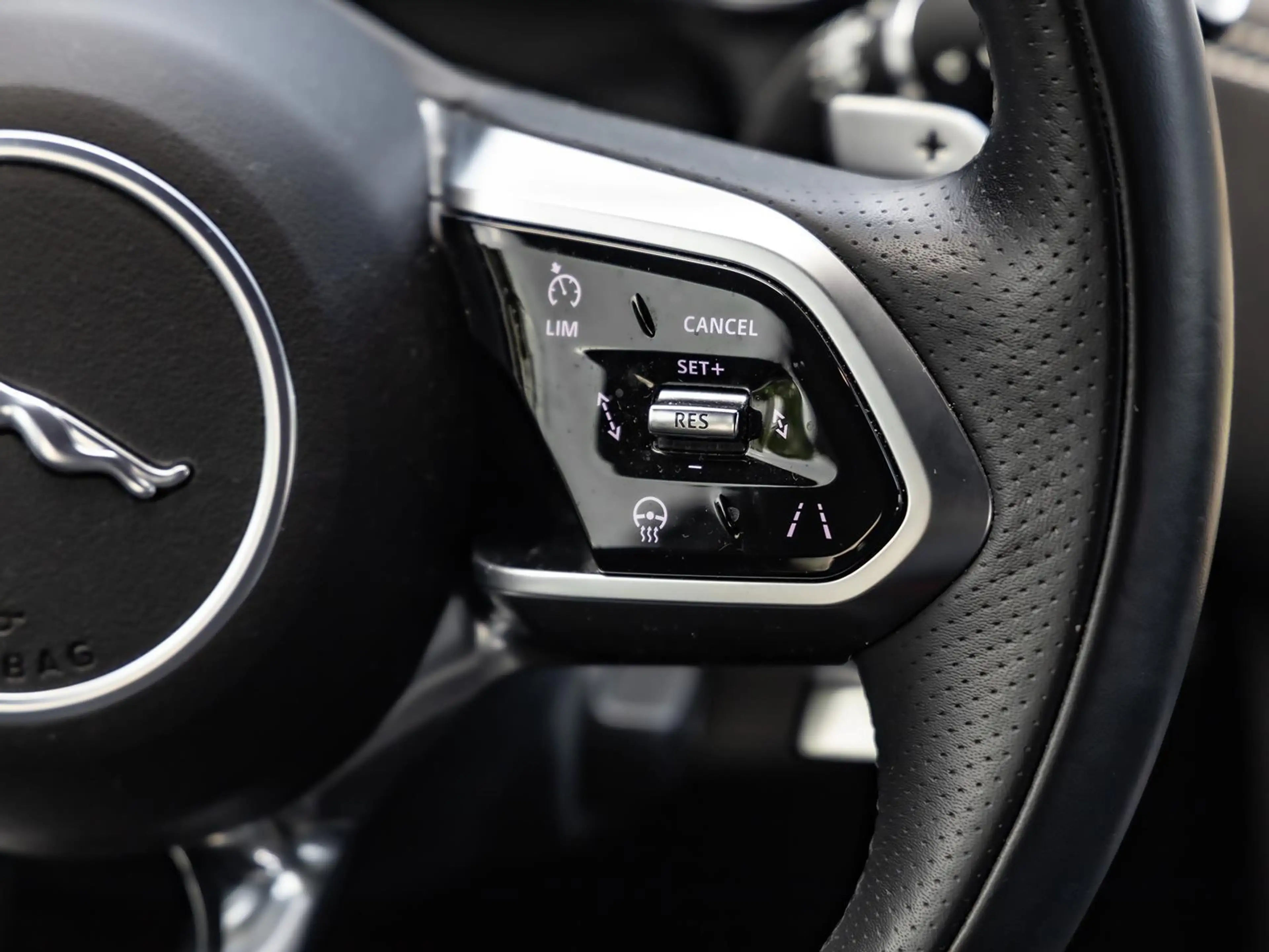 Jaguar F-Pace D200 R-Dynamic SE AWD NAVI WINTER-PAKET — photo 11