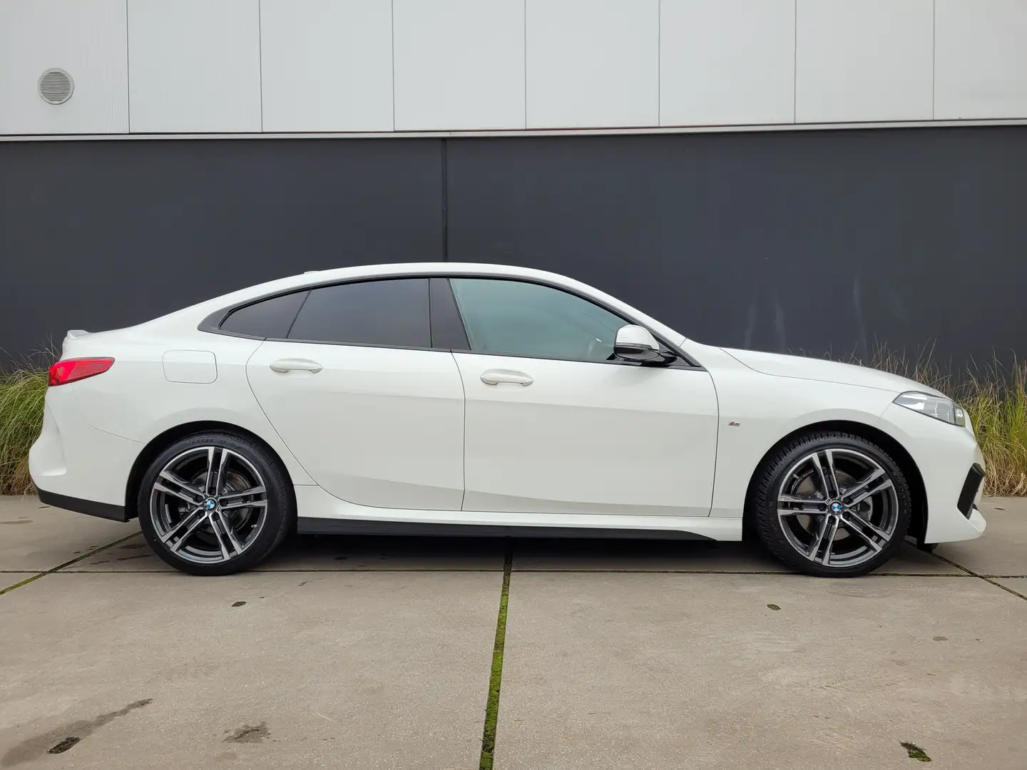BMW 218 dA Gran Coupe Aut.*M-SPORTPAKKET*LEDER*LED*PDC*DAB Белый - 2