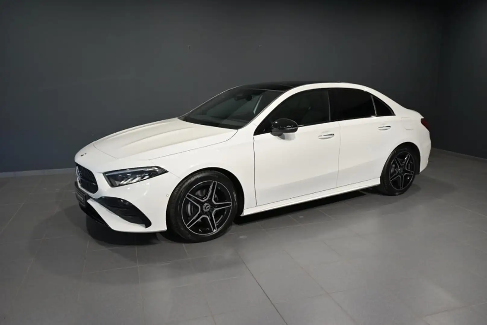 Mercedes-Benz A 200 Limousine AMG/PANO/NIGHT/KAM/TOTW/AMBIENTE Білий - 2