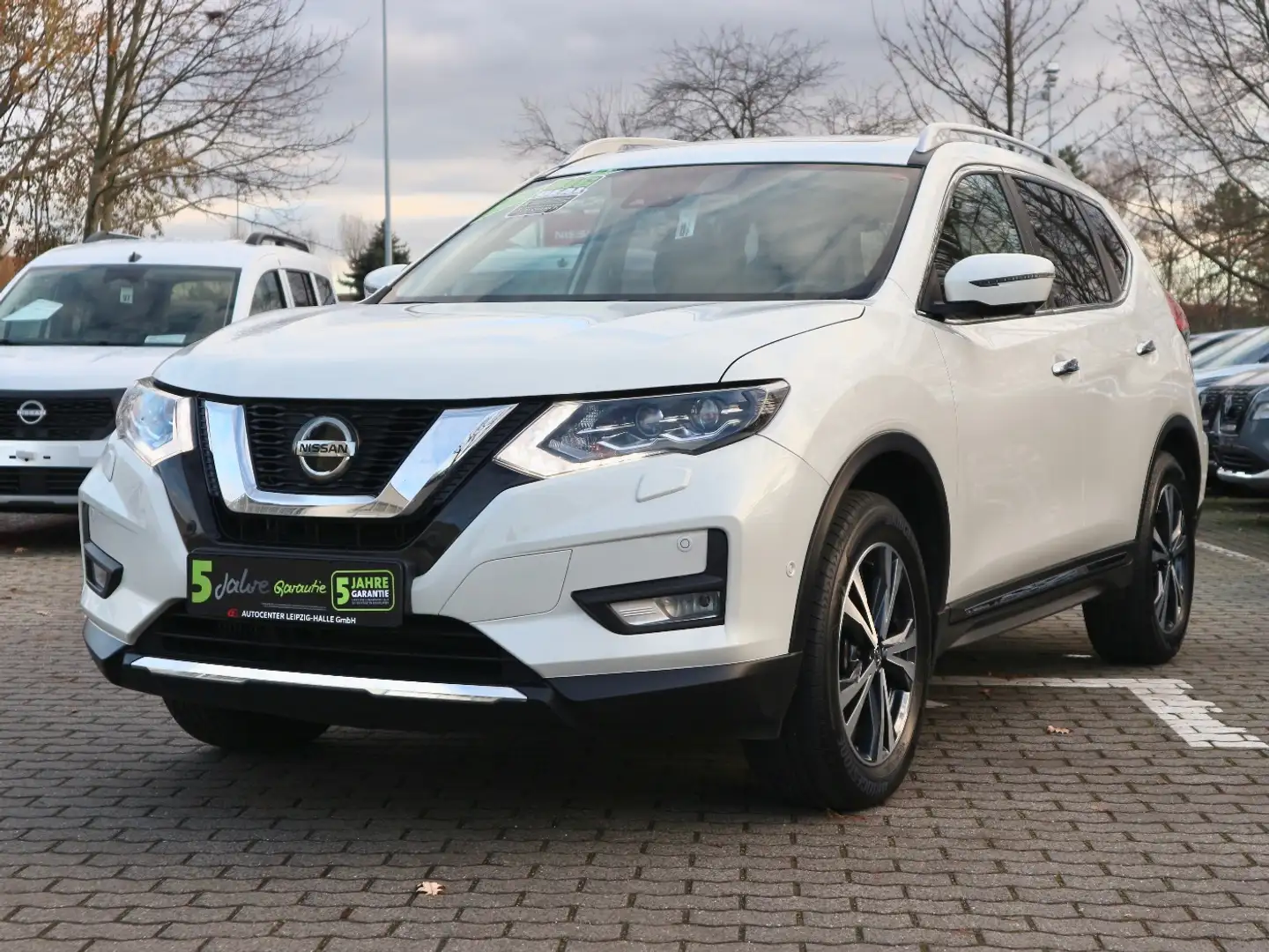 Nissan X-Trail 1.3 DIG-T TEMP Tekna 7 Sitze Panorama Weiß - 2