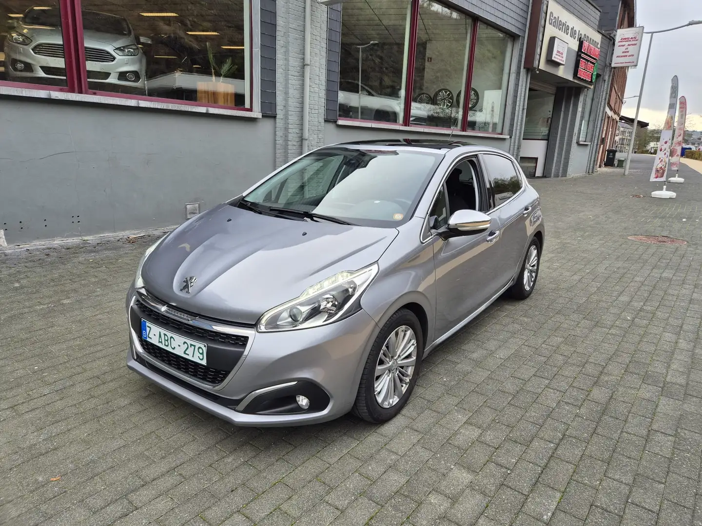 Peugeot 208 1.5 BlueHDi Signature S TOIT PANORAMIQUE GARANTIE Grijs - 1