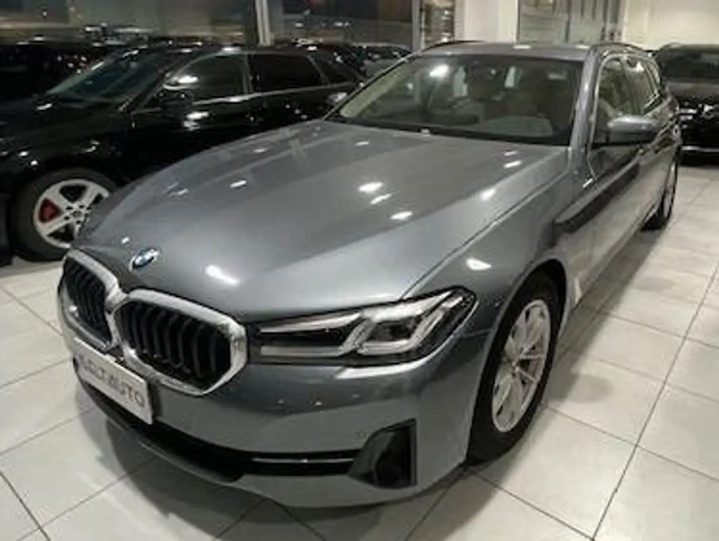 BMW 520 520d Touring mhev 48V Business auto Grau - 1