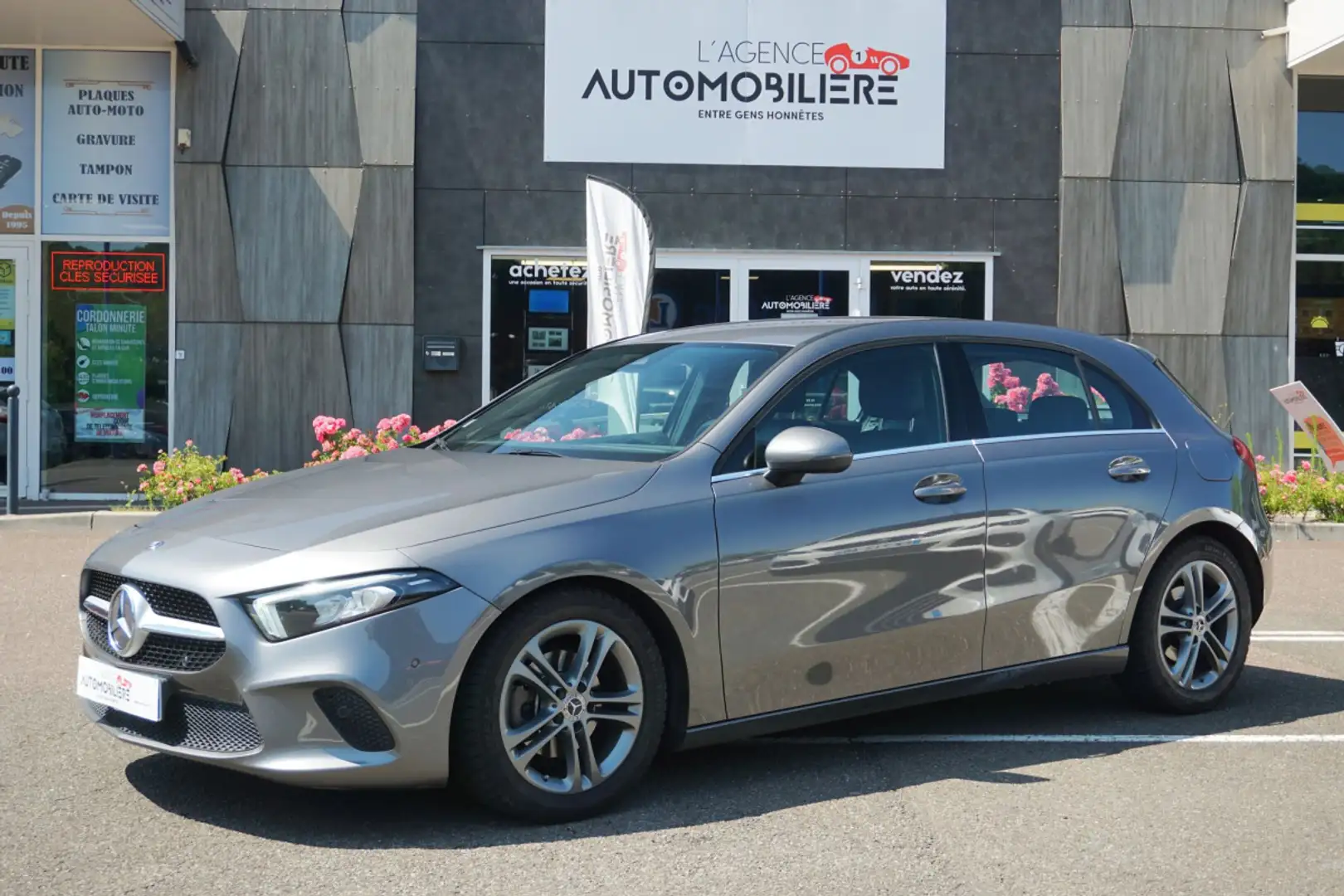Mercedes-Benz A 180 IV 180d 116 ch Style Line 7G-DCT Grey - 1