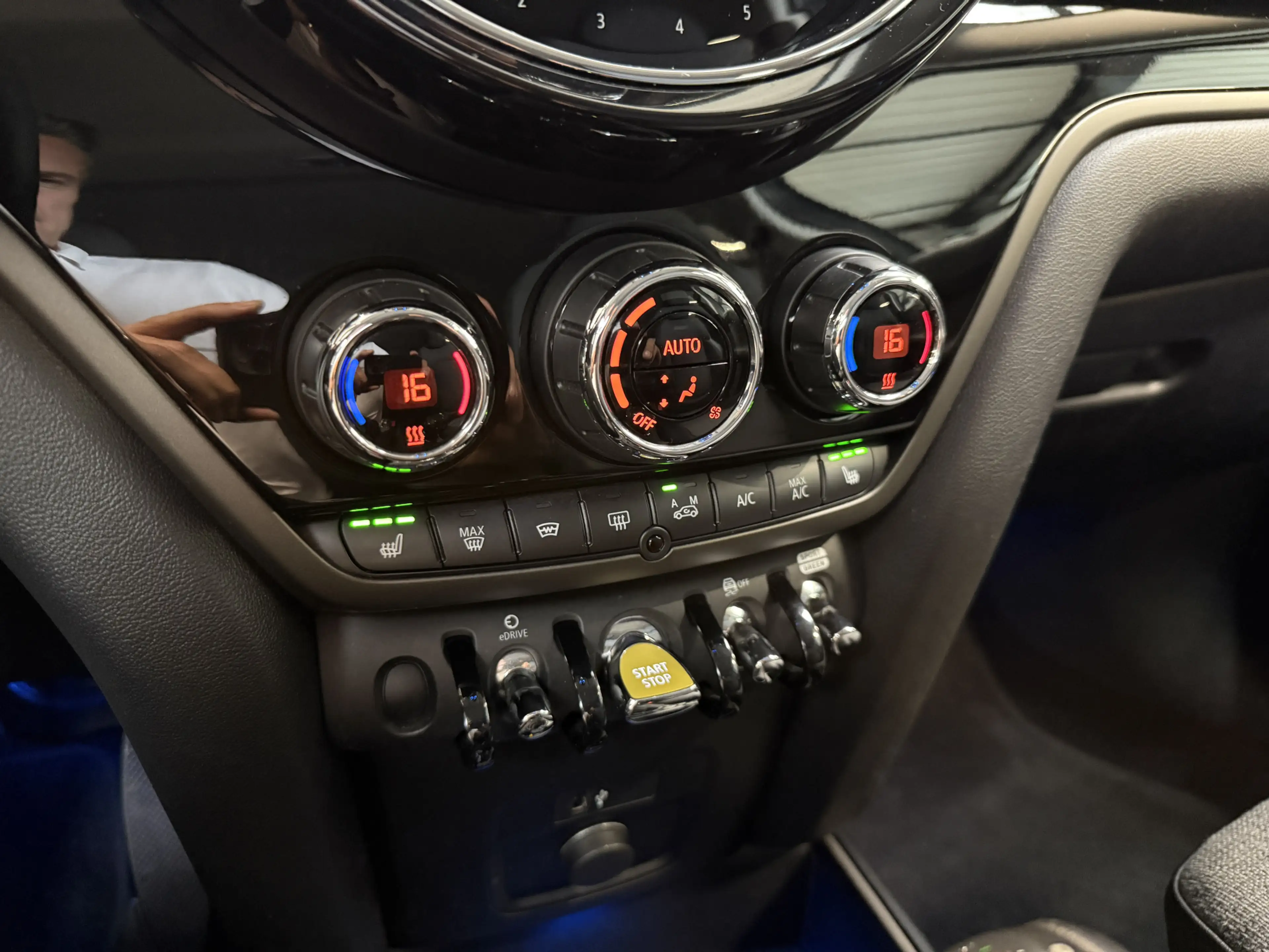 MINI Cooper SE Countryman 2.0 ALL4 Camera/Apple — photo 12